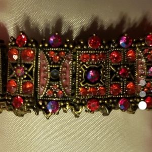 ISO- Bracelet is NOT for sale. I'm looking for it